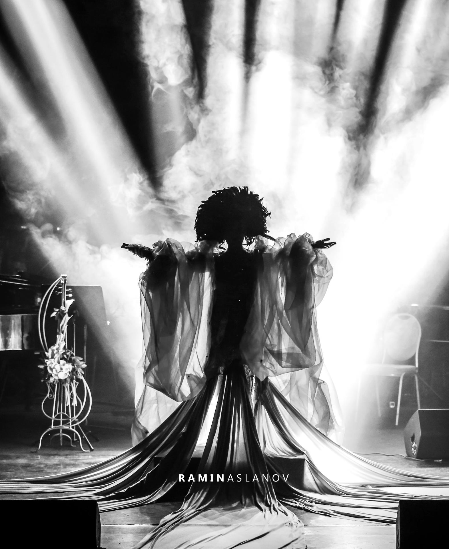 Феерическое шоу экстравагантной Эльзы Сеидджахан поразило масштабом (ВИДЕО, ФОТО)