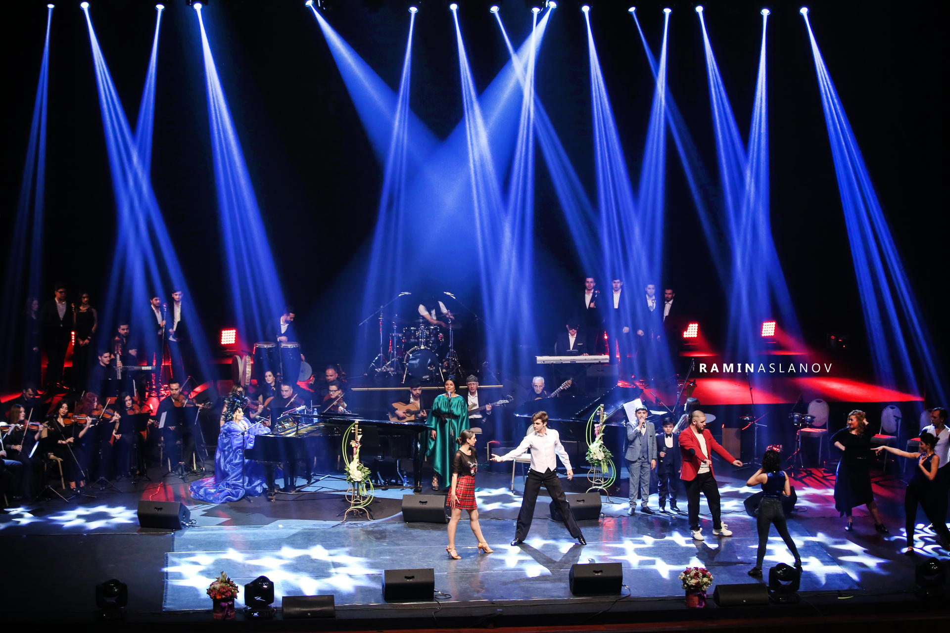 Феерическое шоу экстравагантной Эльзы Сеидджахан поразило масштабом (ВИДЕО, ФОТО)