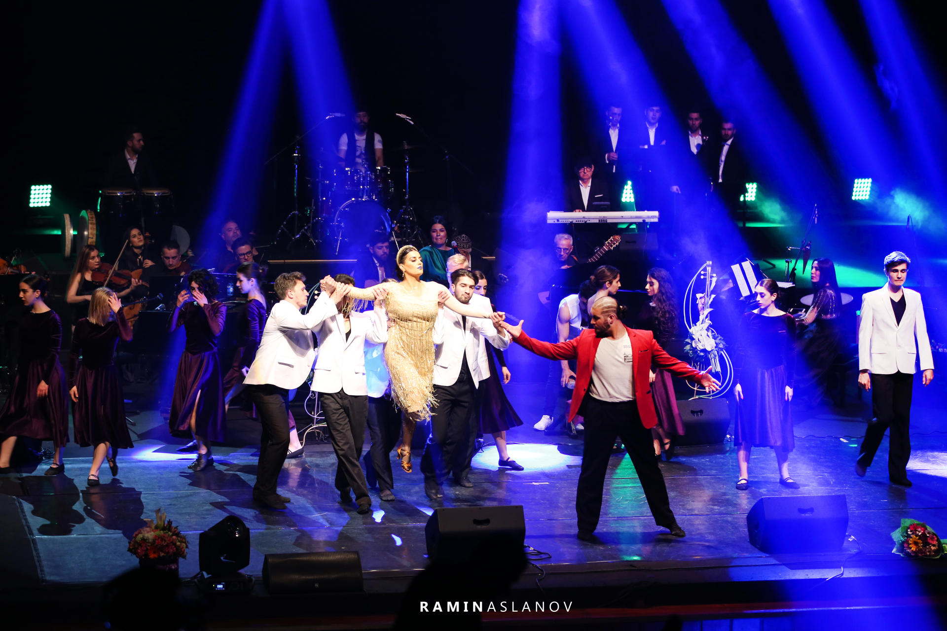 Феерическое шоу экстравагантной Эльзы Сеидджахан поразило масштабом (ВИДЕО, ФОТО)