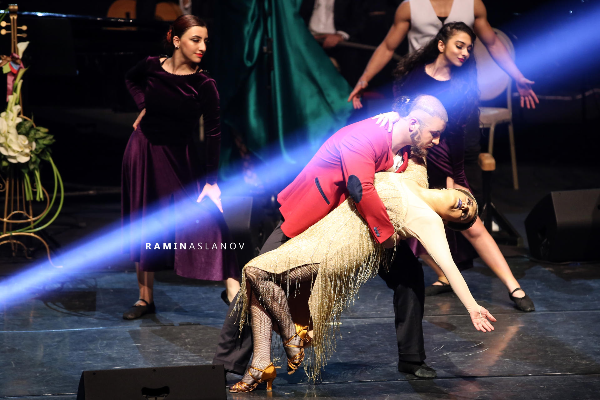 Феерическое шоу экстравагантной Эльзы Сеидджахан поразило масштабом (ВИДЕО, ФОТО)