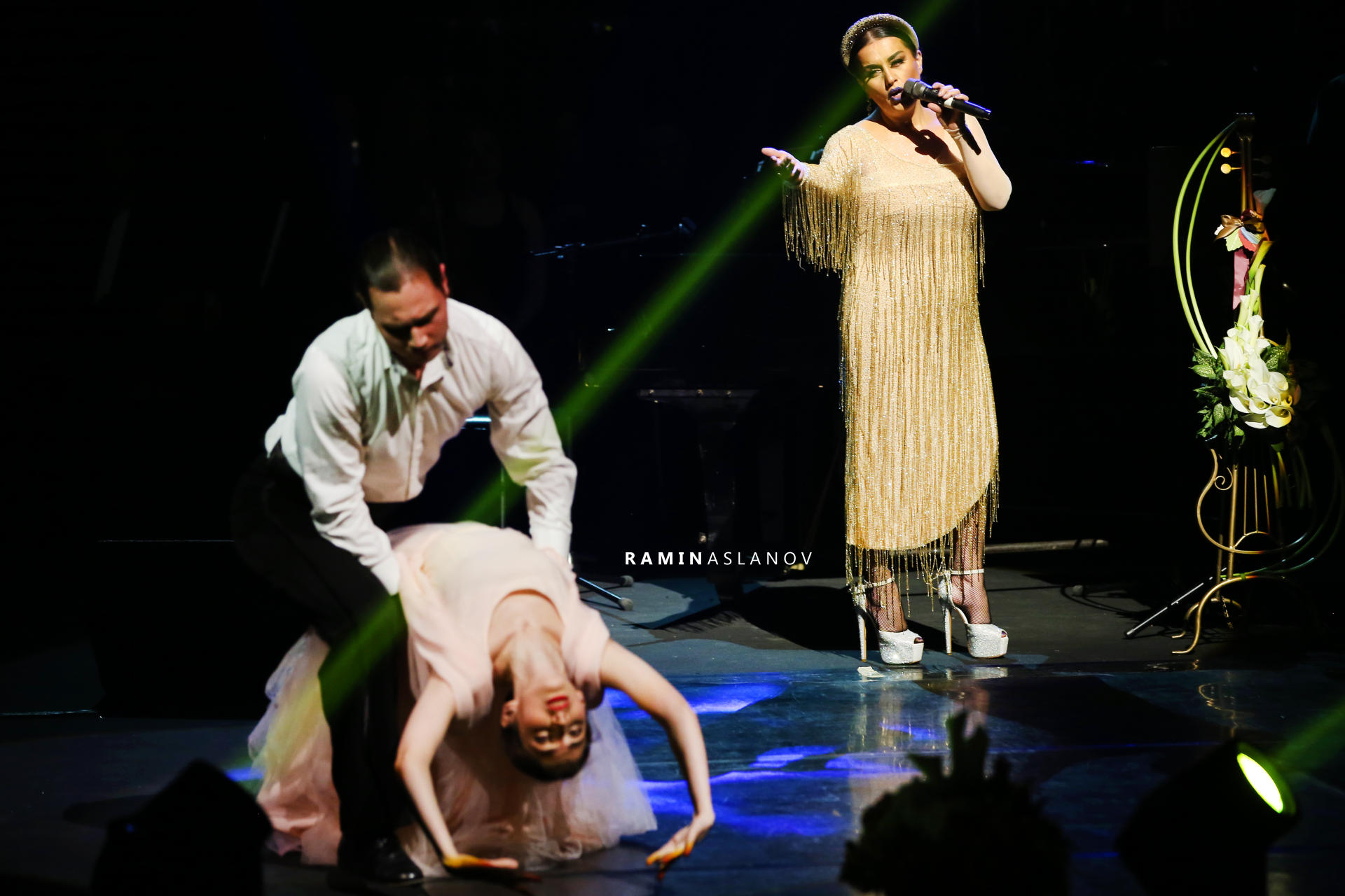 Феерическое шоу экстравагантной Эльзы Сеидджахан поразило масштабом (ВИДЕО, ФОТО)