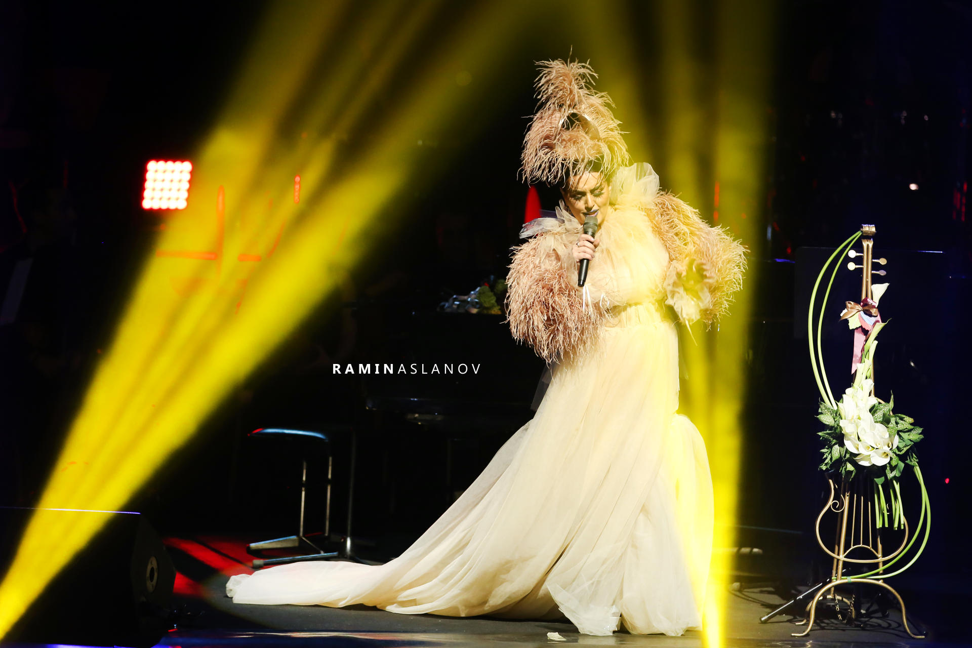 Феерическое шоу экстравагантной Эльзы Сеидджахан поразило масштабом (ВИДЕО, ФОТО)