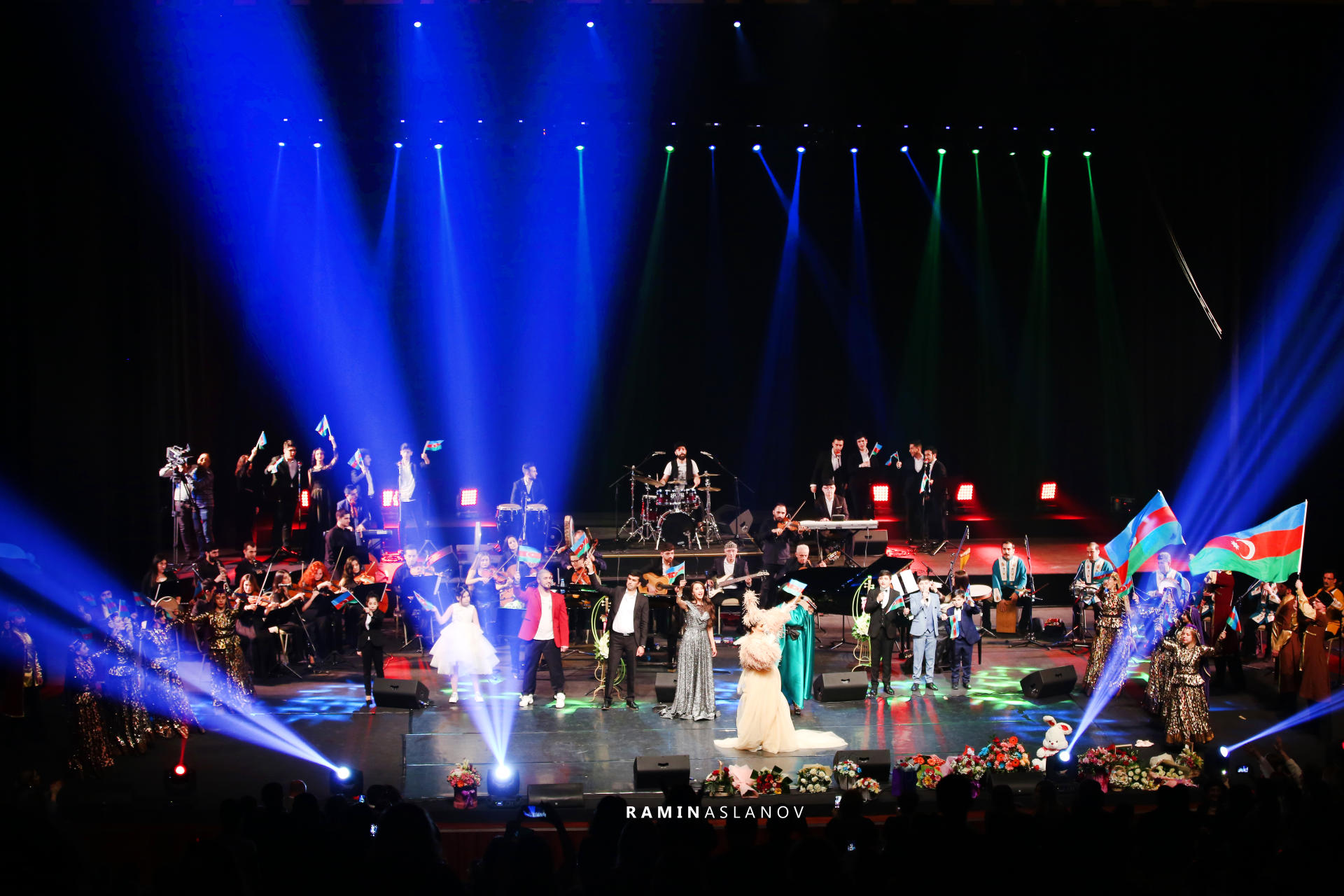 Феерическое шоу экстравагантной Эльзы Сеидджахан поразило масштабом (ВИДЕО, ФОТО)