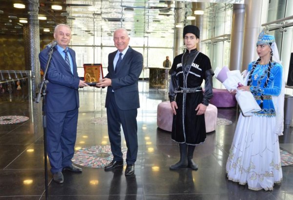 Денежными премиями награждены победители конкурса "Birpərdəli pyeslər" (ФОТО)