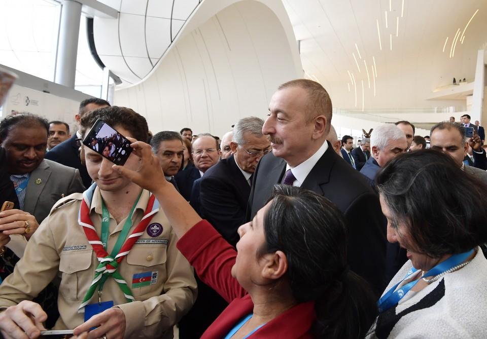 Президент Ильхам Алиев и Первая леди Мехрибан Алиева приняли участие в открытии V Всемирного форума по межкультурному диалогу в Баку (ФОТО) (версия 5)