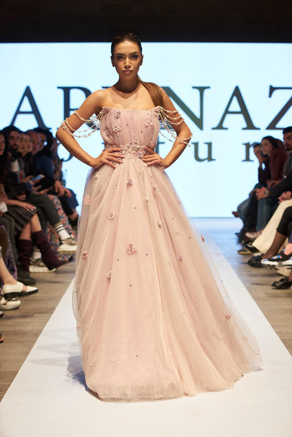 Готическое настроение на Azerbaijan Fashion Week (ФОТО)