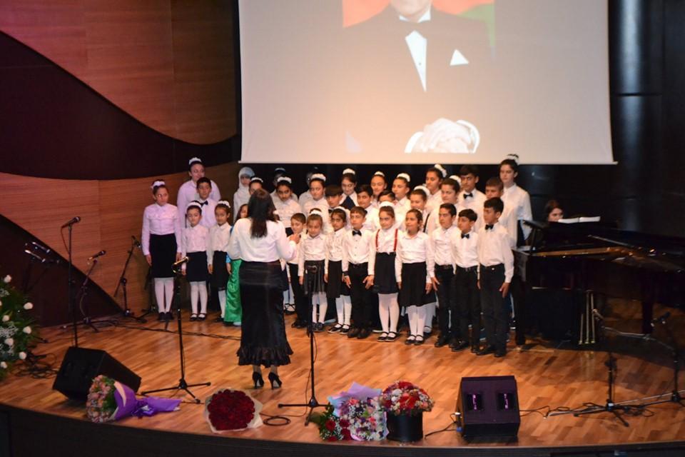 Дети выступили с концертом, посвящённым 96-летию Гейдара Алиева (ФОТО)