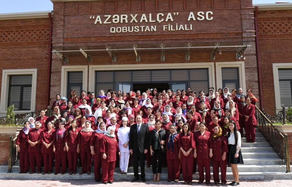 Президент Ильхам Алиев и Первая леди Мехрибан Алиева приняли участие в открытии Гобустанского филиала ОАО «Азерхалча» (ФОТО) (версия 2)
