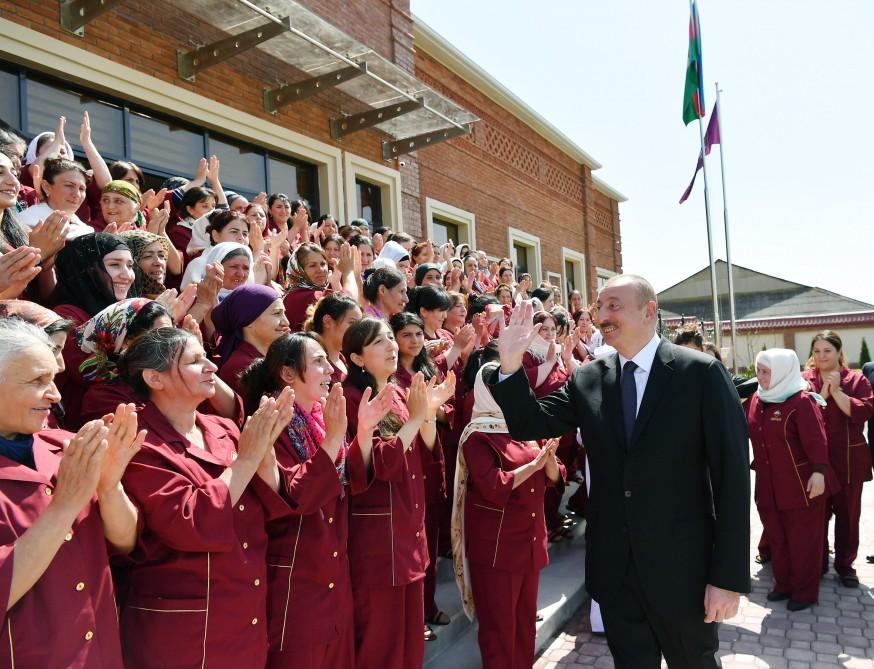 Президент Ильхам Алиев и Первая леди Мехрибан Алиева приняли участие в открытии Гобустанского филиала ОАО «Азерхалча» (ФОТО) (версия 2)