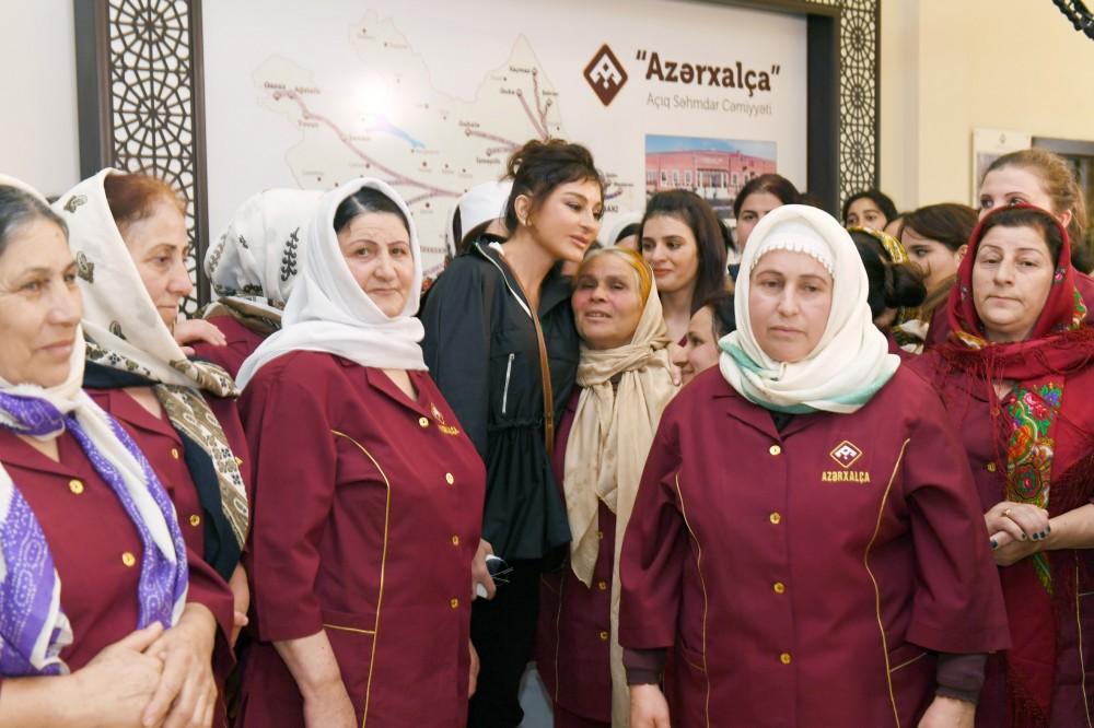 Президент Ильхам Алиев и Первая леди Мехрибан Алиева приняли участие в открытии Гобустанского филиала ОАО «Азерхалча» (ФОТО) (версия 2)