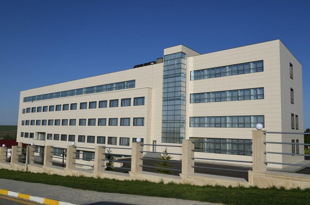 Президент Ильхам Алиев и Первая леди Мехрибан Алиева приняли участие в открытии Гобустанской районной центральной больницы (ФОТО) (версия 2)