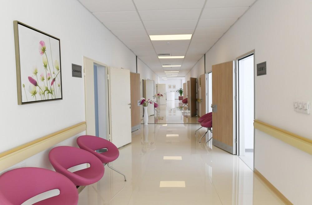 Президент Ильхам Алиев и Первая леди Мехрибан Алиева приняли участие в открытии Гобустанской районной центральной больницы (ФОТО) (версия 2)