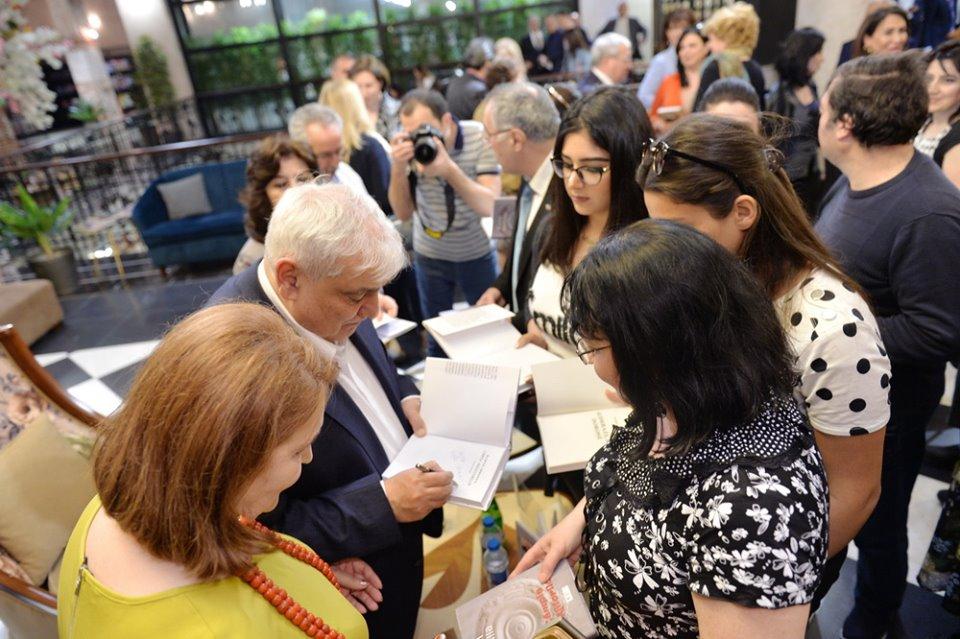 Кямал Абдулла представил "Долину кудесников", где царит вечная весна, правда и красота (ФОТО)