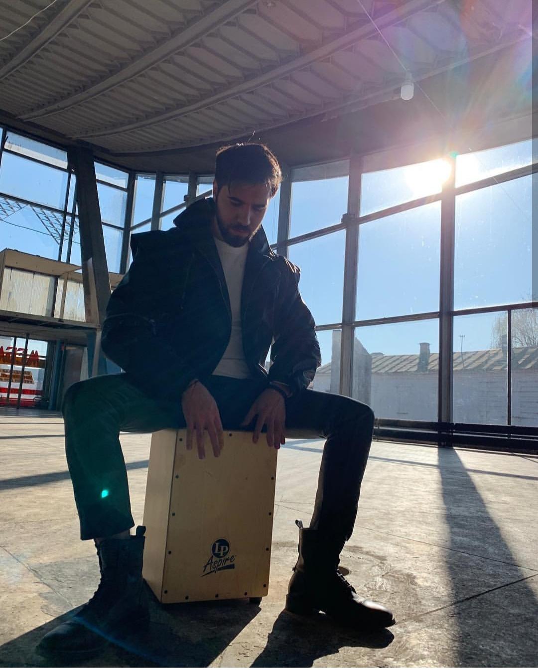 Человек-оркестр из Азербайджана на евросонге в Израиле  (ФОТО, ВИДЕО)