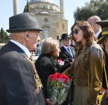 Президент Ильхам Алиев и Первая леди Мехрибан Алиева приняли участие в торжественной церемонии по случаю 74-й годовщины Победы над фашизмом (ФОТО) (версия 2)