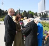 Президент Ильхам Алиев и Первая леди Мехрибан Алиева приняли участие в торжественной церемонии по случаю 74-й годовщины Победы над фашизмом (ФОТО) (версия 2)