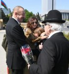 Президент Ильхам Алиев и Первая леди Мехрибан Алиева приняли участие в торжественной церемонии по случаю 74-й годовщины Победы над фашизмом (ФОТО) (версия 2)