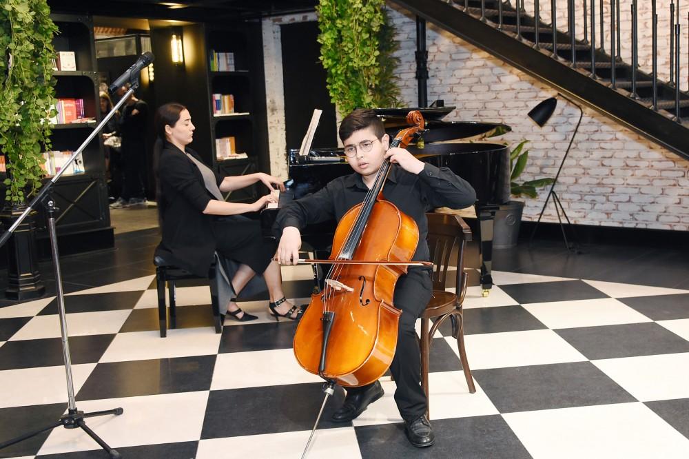 Вице-президент Фонда Гейдара Алиева Лейла Алиева приняла участие в открытии художественной выставки «Мой путь проходит через Карабах» (ФОТО)