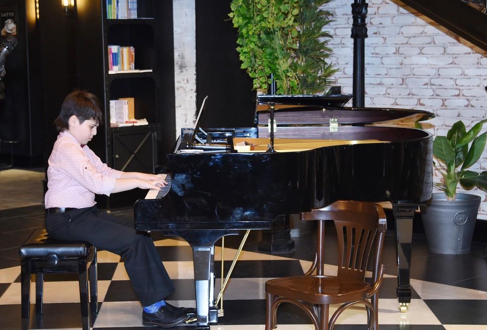 Вице-президент Фонда Гейдара Алиева Лейла Алиева приняла участие в открытии художественной выставки «Мой путь проходит через Карабах» (ФОТО)