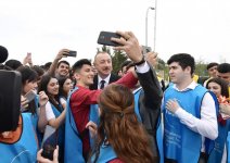 Президент Ильхам Алиев и Первая леди Мехрибан Алиева приняли участие в кампании по посадке деревьев, посвященной дню рождения великого лидера Гейдара Алиева (ФОТО) (версия 2)