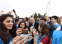 Президент Ильхам Алиев и Первая леди Мехрибан Алиева приняли участие в кампании по посадке деревьев, посвященной дню рождения великого лидера Гейдара Алиева (ФОТО) (версия 2)