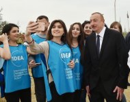 Президент Ильхам Алиев и Первая леди Мехрибан Алиева приняли участие в кампании по посадке деревьев, посвященной дню рождения великого лидера Гейдара Алиева (ФОТО) (версия 2)