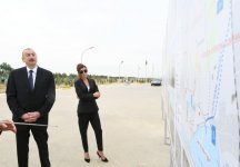 Президент Ильхам Алиев и Первая леди Мехрибан Алиева приняли участие в кампании по посадке деревьев, посвященной дню рождения великого лидера Гейдара Алиева (ФОТО) (версия 2)