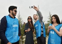 Президент Ильхам Алиев и Первая леди Мехрибан Алиева приняли участие в кампании по посадке деревьев, посвященной дню рождения великого лидера Гейдара Алиева (ФОТО) (версия 2)