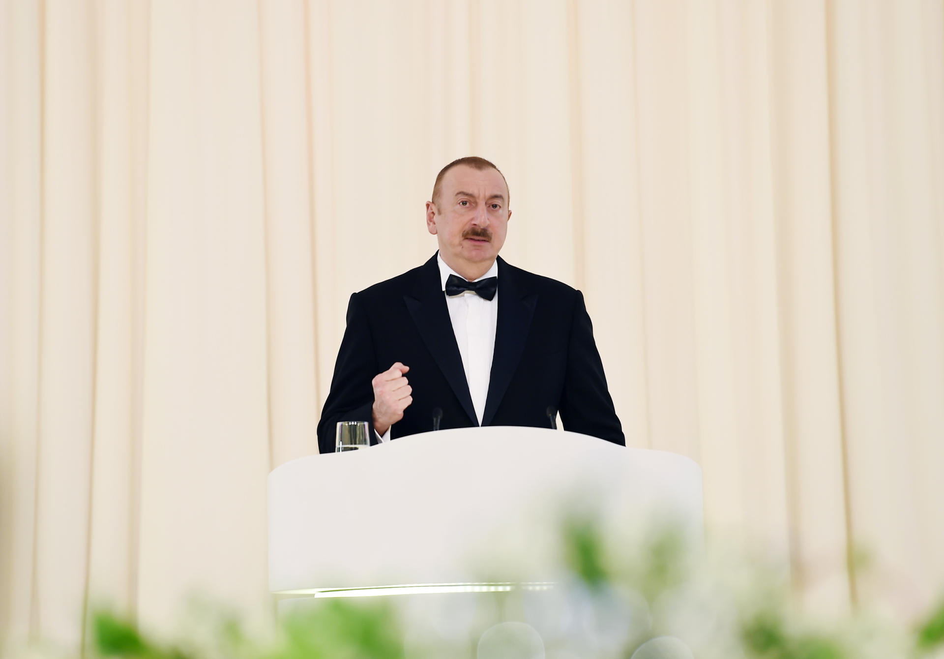 Президент Ильхам Алиев: Мы и дальше будем идти только по пути успехов и побед (версия 2)