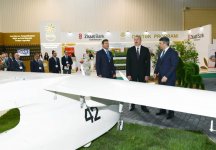 Президент Ильхам Алиев ознакомился с международными выставками WorldFood Azerbaijan и Caspian Agro (ФОТО) (версия 2)