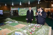 Президент Ильхам Алиев ознакомился с международными выставками WorldFood Azerbaijan и Caspian Agro (ФОТО) (версия 2)