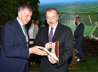 Президент Ильхам Алиев ознакомился с международными выставками WorldFood Azerbaijan и Caspian Agro (ФОТО) (версия 2)