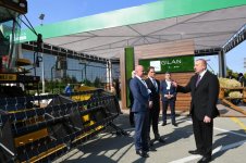 Президент Ильхам Алиев ознакомился с международными выставками WorldFood Azerbaijan и Caspian Agro (ФОТО) (версия 2)