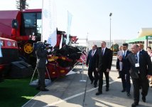 Президент Ильхам Алиев ознакомился с международными выставками WorldFood Azerbaijan и Caspian Agro (ФОТО) (версия 2)