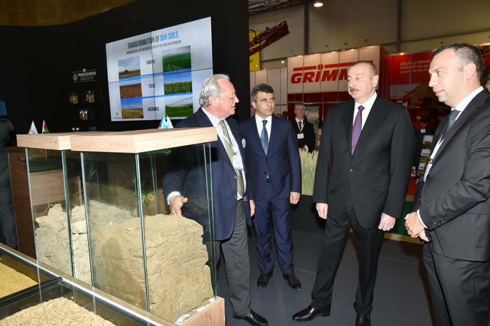 Президент Ильхам Алиев ознакомился с международными выставками WorldFood Azerbaijan и Caspian Agro (ФОТО) (версия 2)