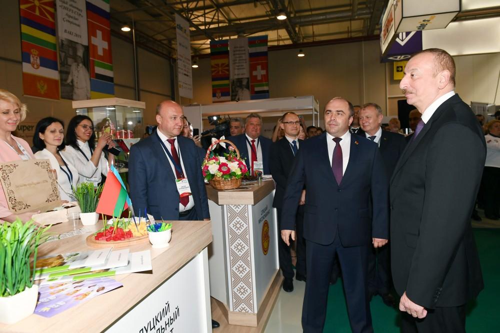 Президент Ильхам Алиев ознакомился с международными выставками WorldFood Azerbaijan и Caspian Agro (ФОТО) (версия 2)