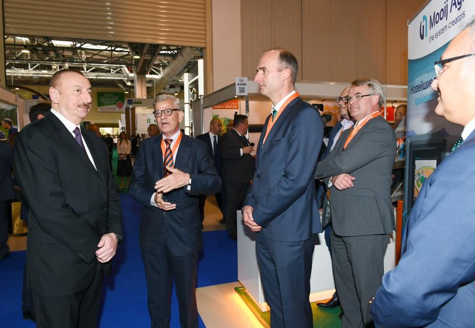 Президент Ильхам Алиев ознакомился с международными выставками WorldFood Azerbaijan и Caspian Agro (ФОТО) (версия 2)