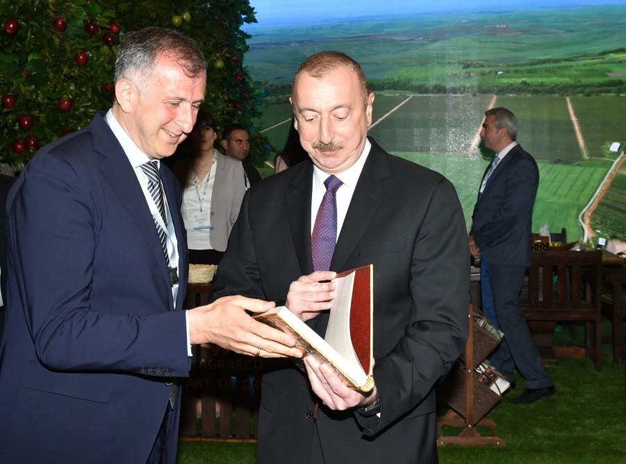 Президент Ильхам Алиев ознакомился с международными выставками WorldFood Azerbaijan и Caspian Agro (ФОТО) (версия 2)