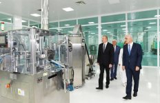Президент Ильхам Алиев принял участие в открытии завода по производству шприцев в Пираллахинском промышленном парке (ФОТО)