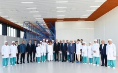 Президент Ильхам Алиев принял участие в открытии завода по производству шприцев в Пираллахинском промышленном парке (ФОТО)
