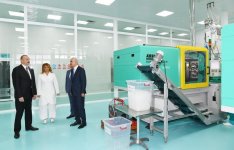 Президент Ильхам Алиев принял участие в открытии завода по производству шприцев в Пираллахинском промышленном парке (ФОТО)