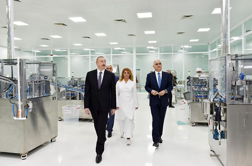Президент Ильхам Алиев принял участие в открытии завода по производству шприцев в Пираллахинском промышленном парке (ФОТО)