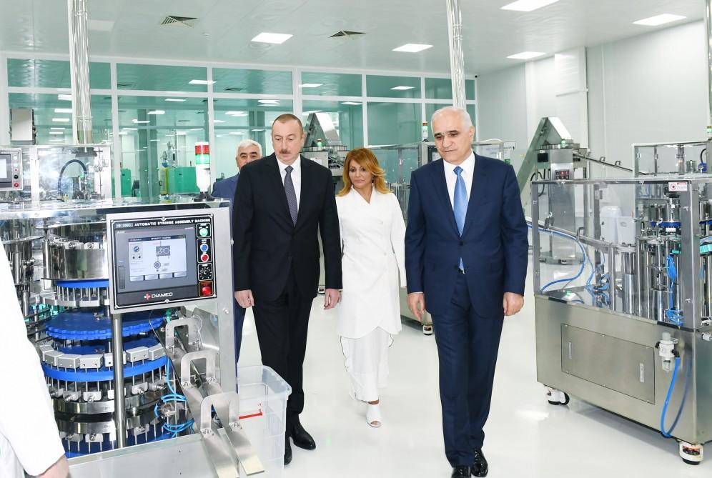 Президент Ильхам Алиев принял участие в открытии завода по производству шприцев в Пираллахинском промышленном парке (ФОТО)