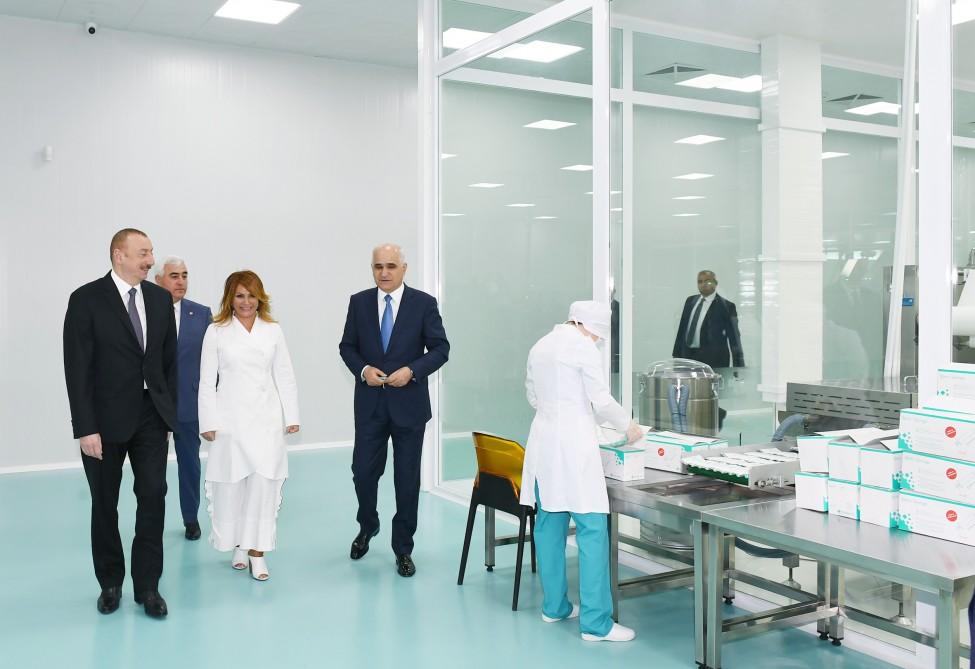 Президент Ильхам Алиев принял участие в открытии завода по производству шприцев в Пираллахинском промышленном парке (ФОТО)