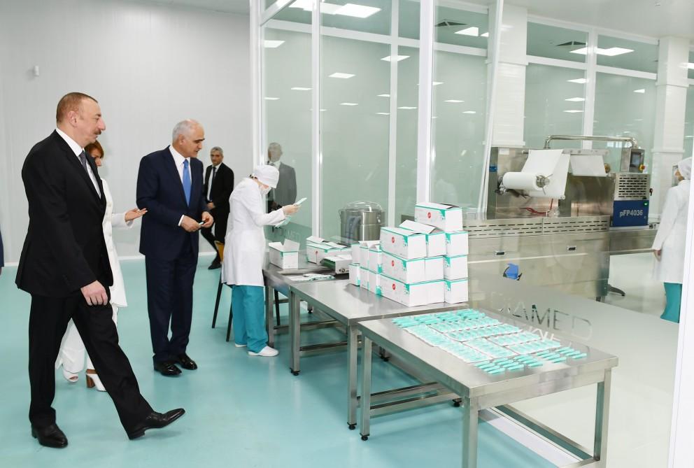 Президент Ильхам Алиев принял участие в открытии завода по производству шприцев в Пираллахинском промышленном парке (ФОТО)
