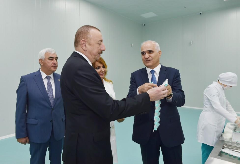 Президент Ильхам Алиев принял участие в открытии завода по производству шприцев в Пираллахинском промышленном парке (ФОТО)