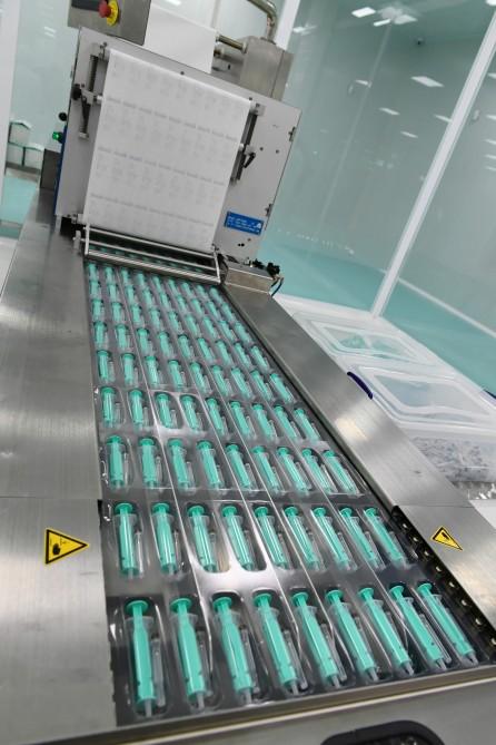 Президент Ильхам Алиев принял участие в открытии завода по производству шприцев в Пираллахинском промышленном парке (ФОТО)