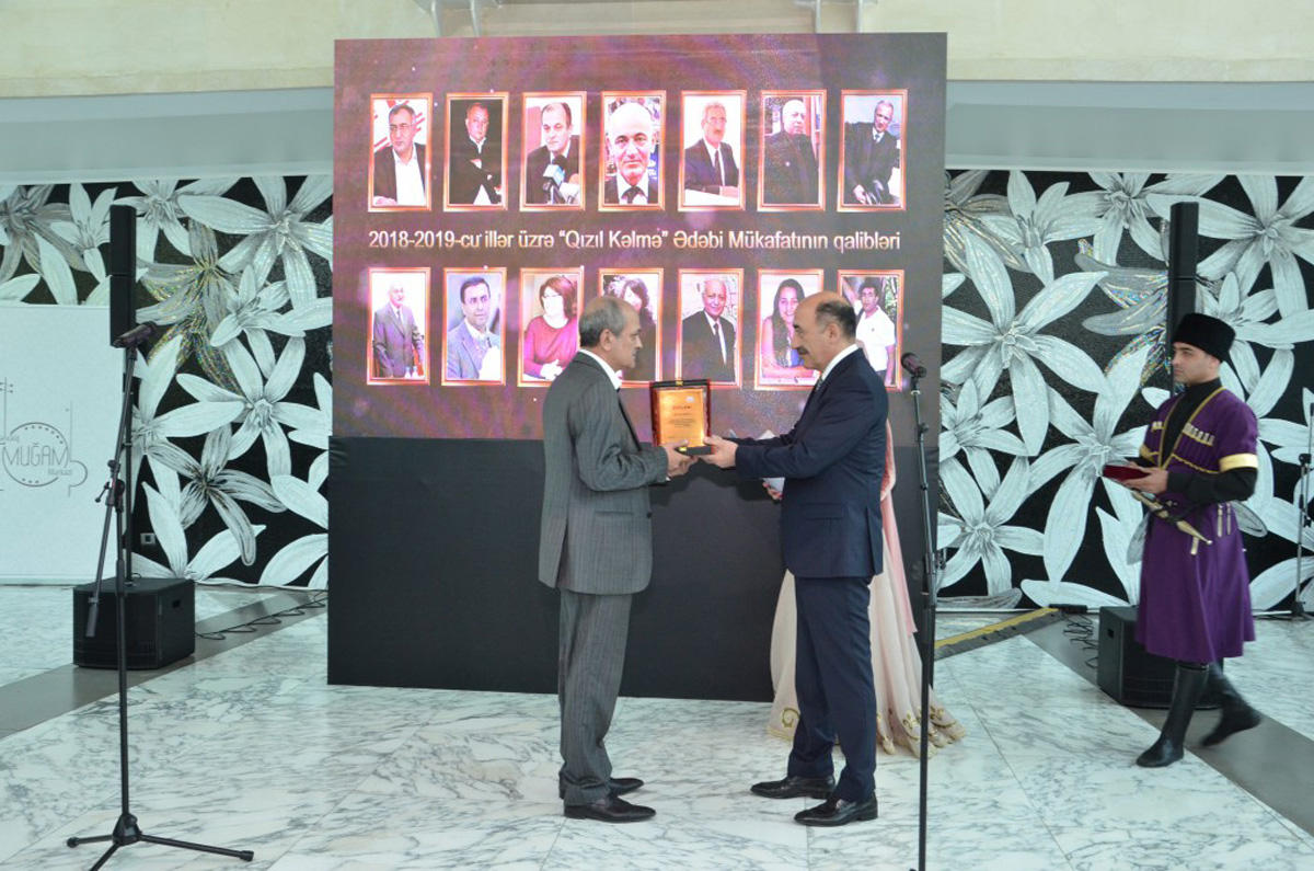 В Азербайджане определены лучшие литераторы 2018-2019 годов – церемония награждения (ФОТО)