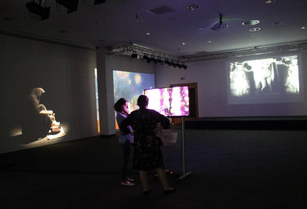 Азербайджанский видеоарт "Быть женщиной" представлен в Грузии (ФОТО)