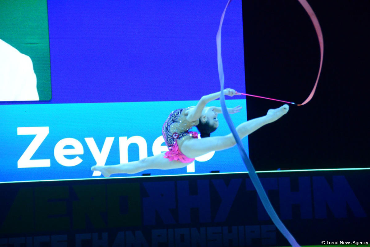В Баку стартовал третий день соревнований 35-го Чемпионата Европы по художественной гимнастике (ФОТО)